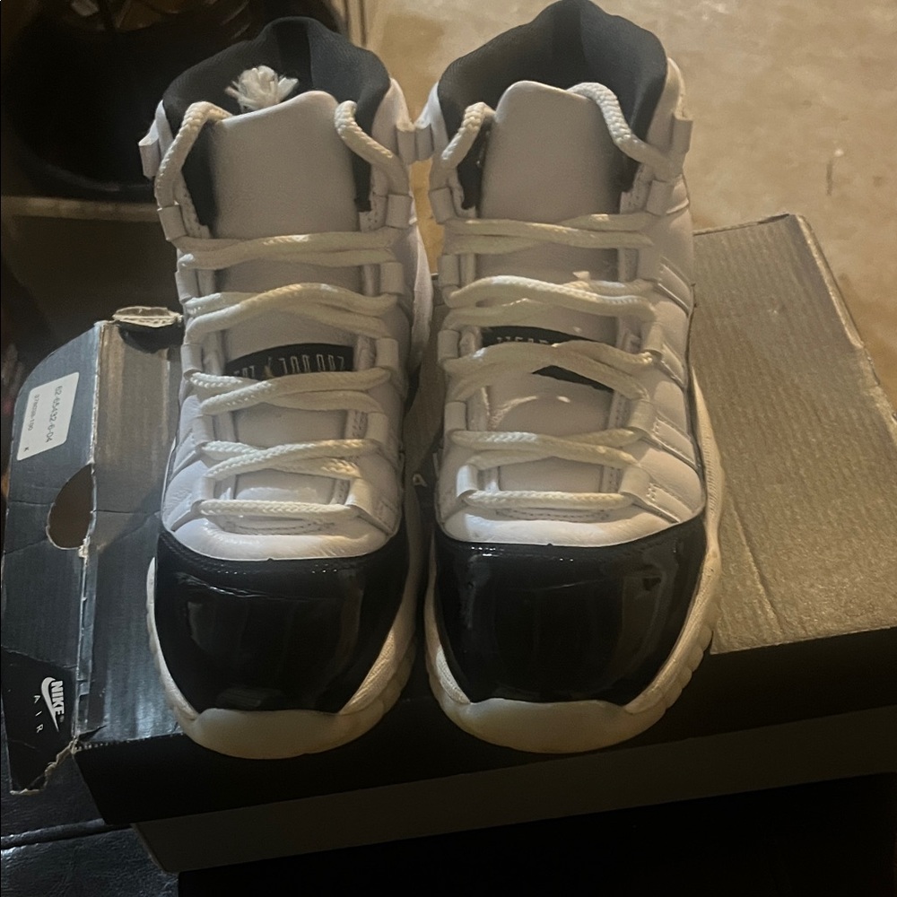 Jordan Kids Sneakers in Black and White